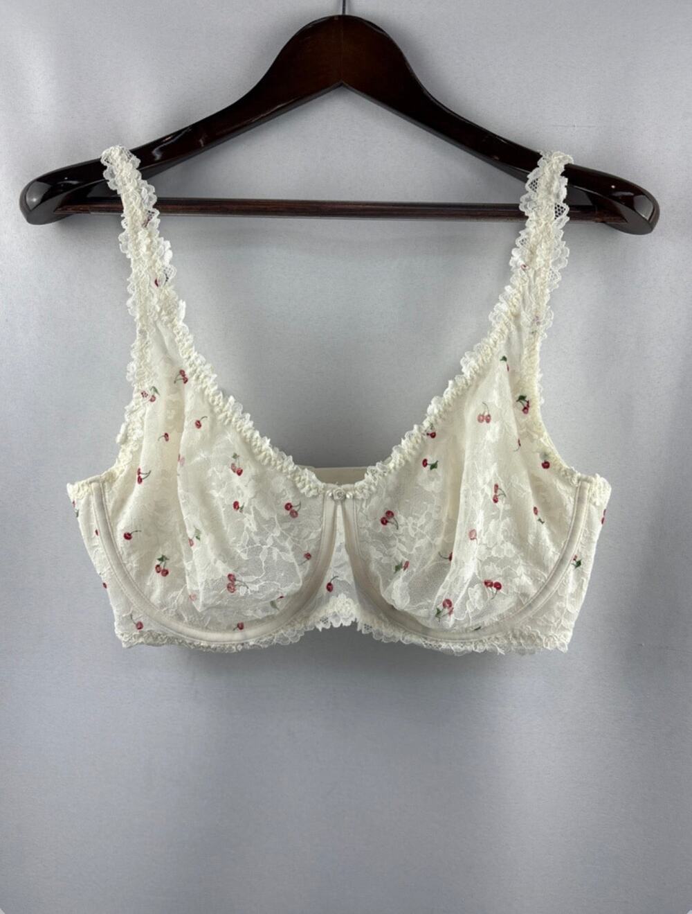 Women’s SKIMS Size 38D Lace Cream Cherry Patterned Bra